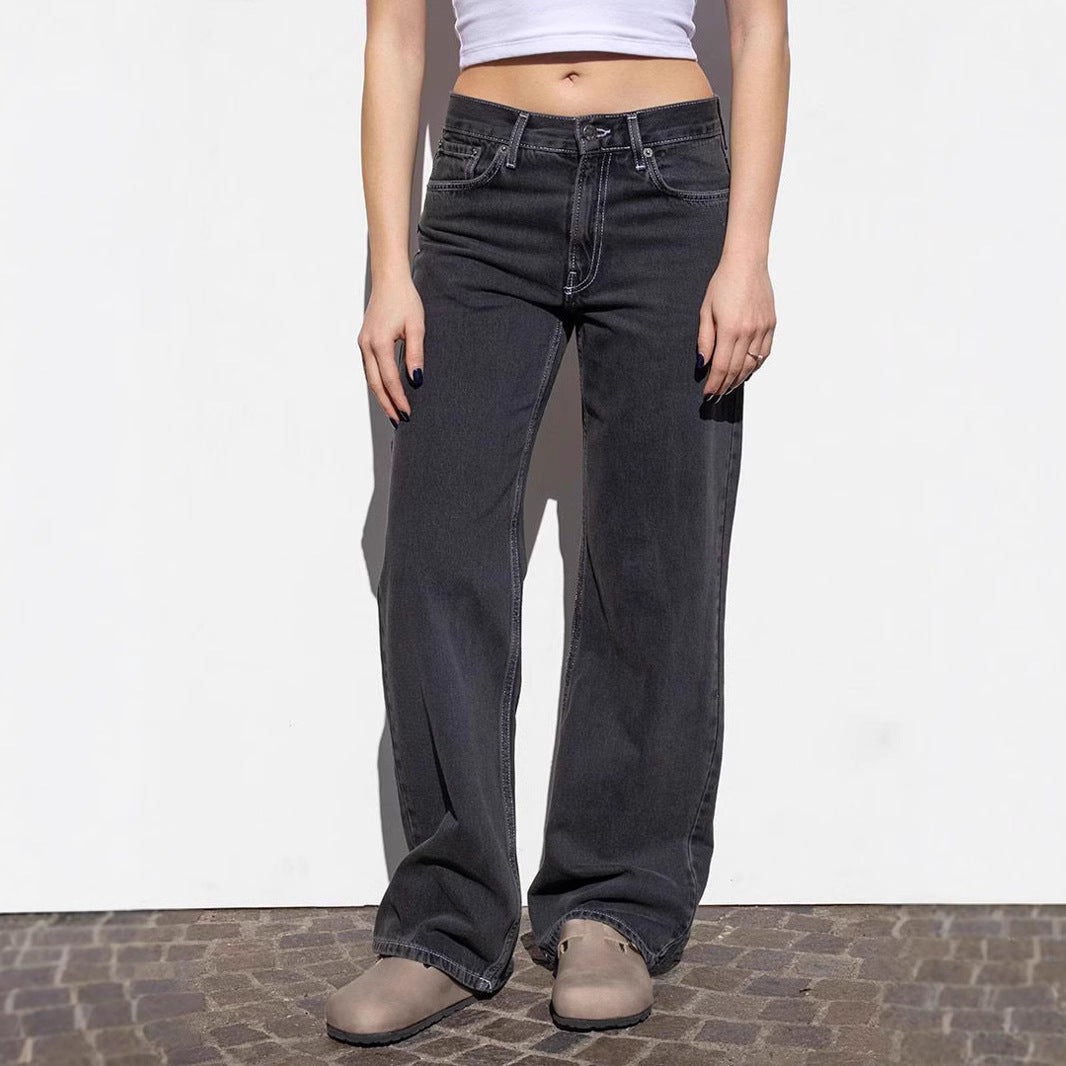 Damern vida jeans med avslappnad passform och fransad fåll Mirla-Eva Jonsson