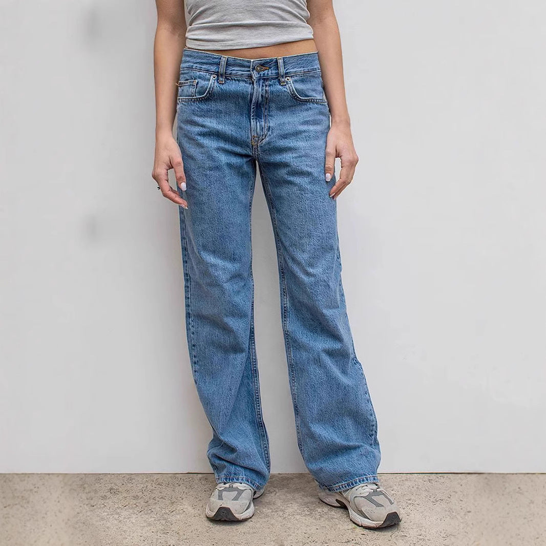 Damern vida jeans med avslappnad passform och fransad fåll Mirla-Eva Jonsson