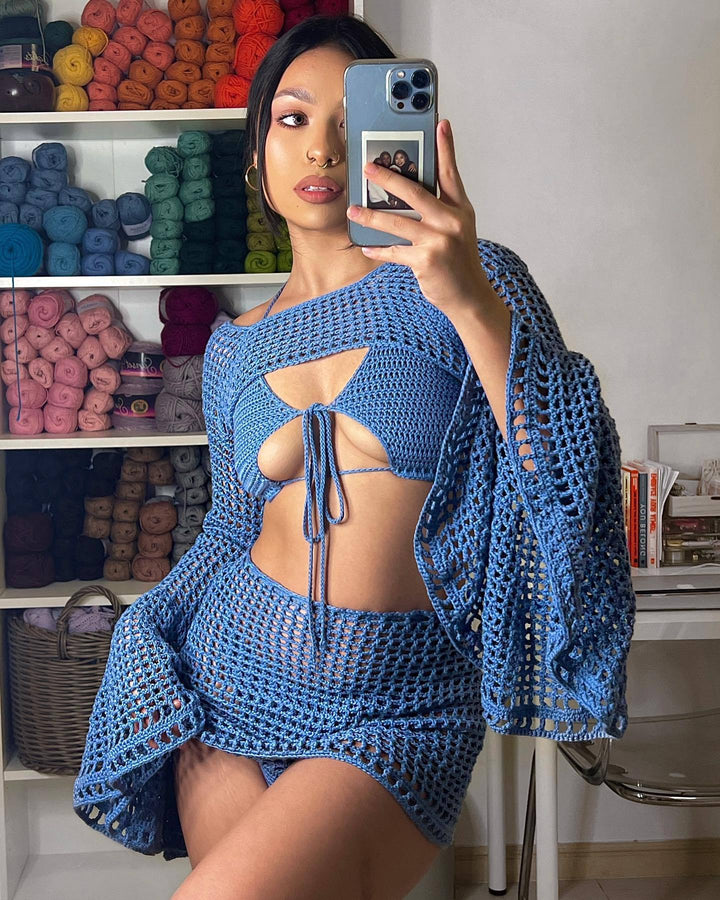 Damern virkade strandoutfit med lekfulla volangdetaljer Mirla-Eva Jonsson