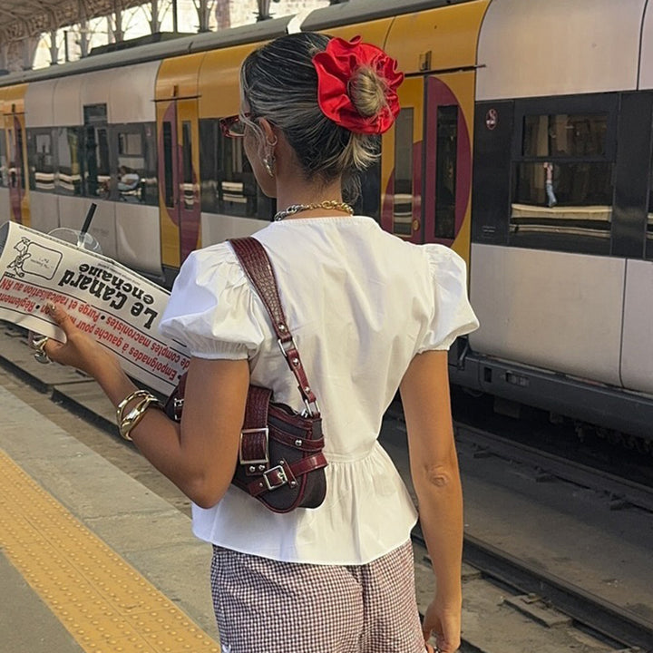 Damern wrap-top med puffärmar och feminin peplum-skjortkant Mirla-Eva Jonsson