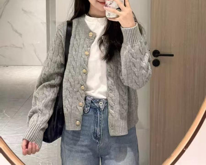Damerna Cozy Cardigan med Kabelstickad Mönster Mirla-Eva Jonsson