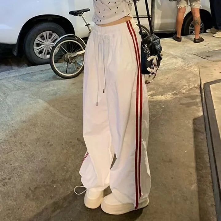 Damerna avslappnade sportbyxor med sidolinjer och elastisk midja-Eva Jonsson