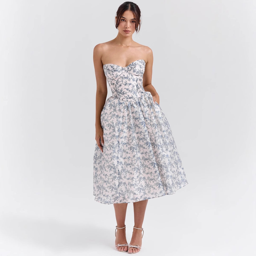 Damerna couture-klänning i en off-the-shoulder bärremdesign med en voluminös kjol Mirla-Eva Jonsson