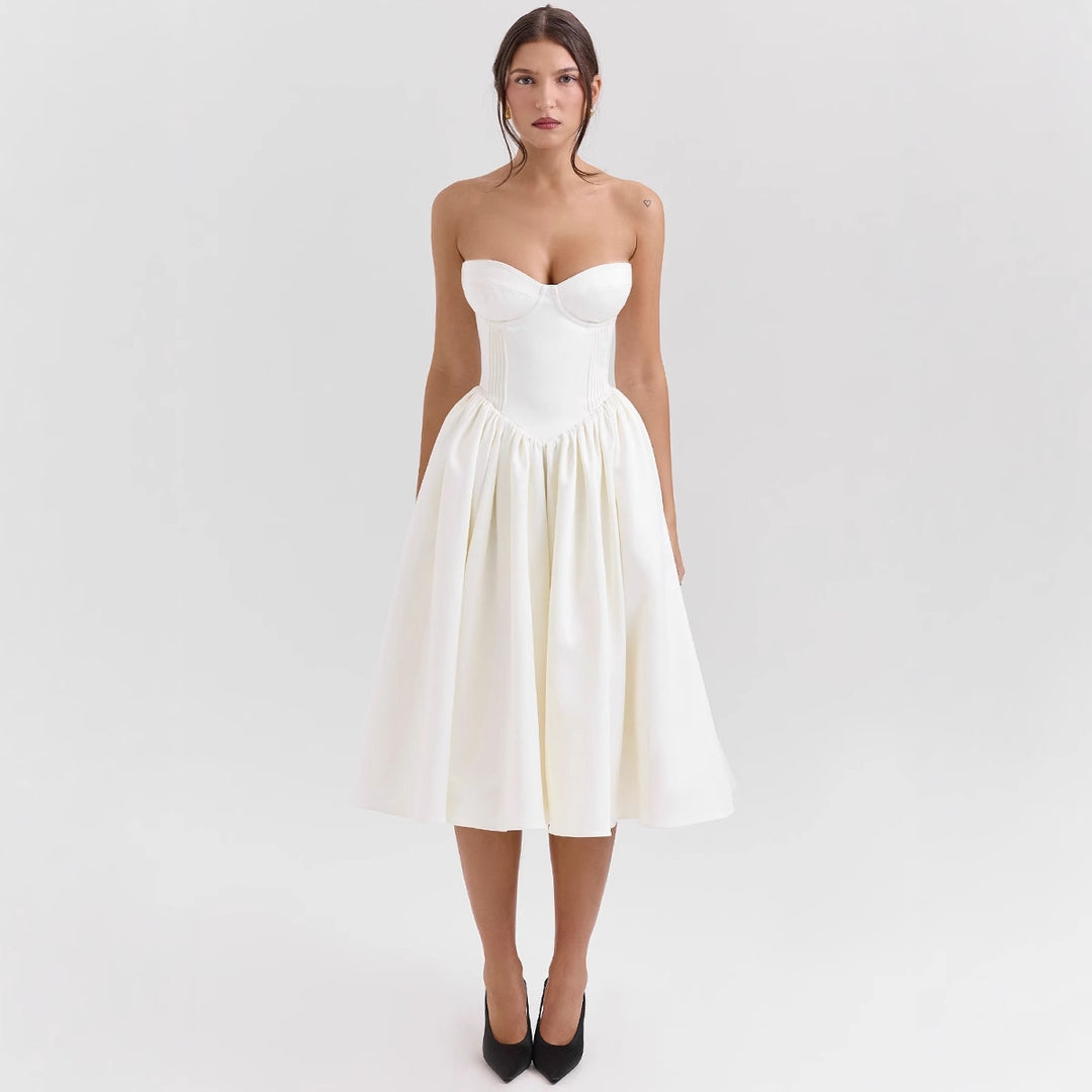 Damerna couture-klänning i en off-the-shoulder bärremdesign med en voluminös kjol Mirla-Eva Jonsson