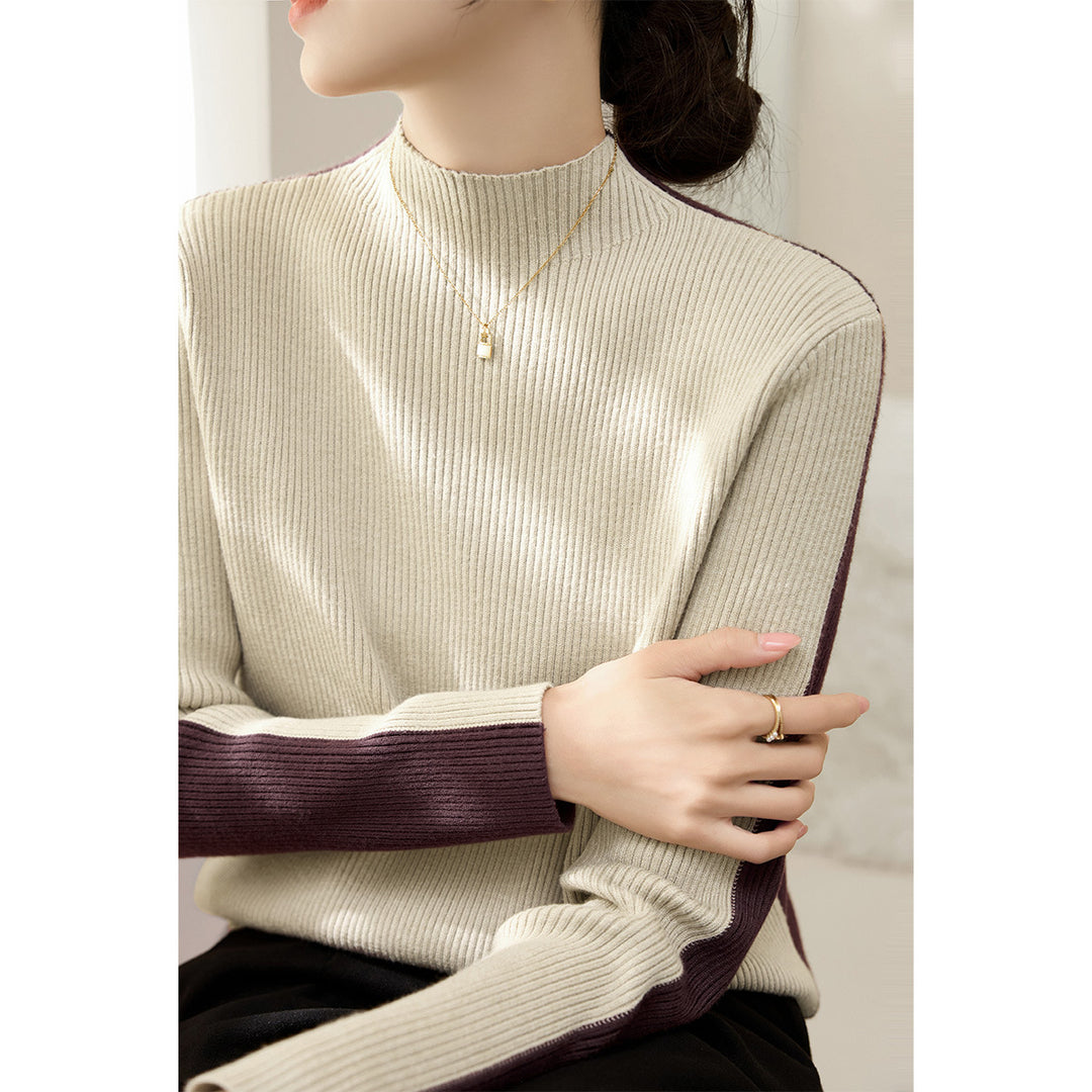 Damerna fashionabla polotröja med texturerad ribbdesign och kontrasterande ärmar Mirla-Eva Jonsson
