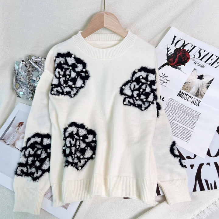 Damerna fashionable pullover med detaljerade blommor appliker och pärl dekorationer Mirla-Eva Jonsson