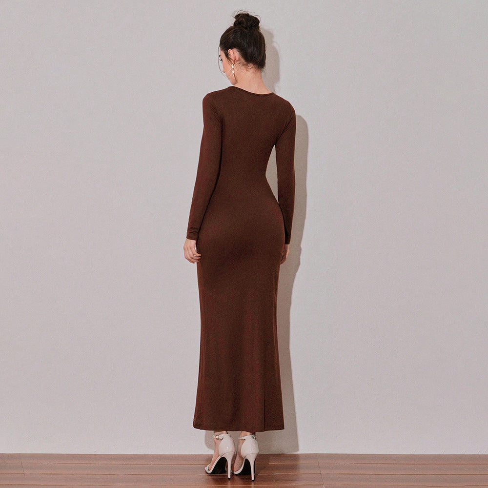 Damerna maxi klänning med asymmetrisk halsringning och sexig drapering Mirla-Eva Jonsson