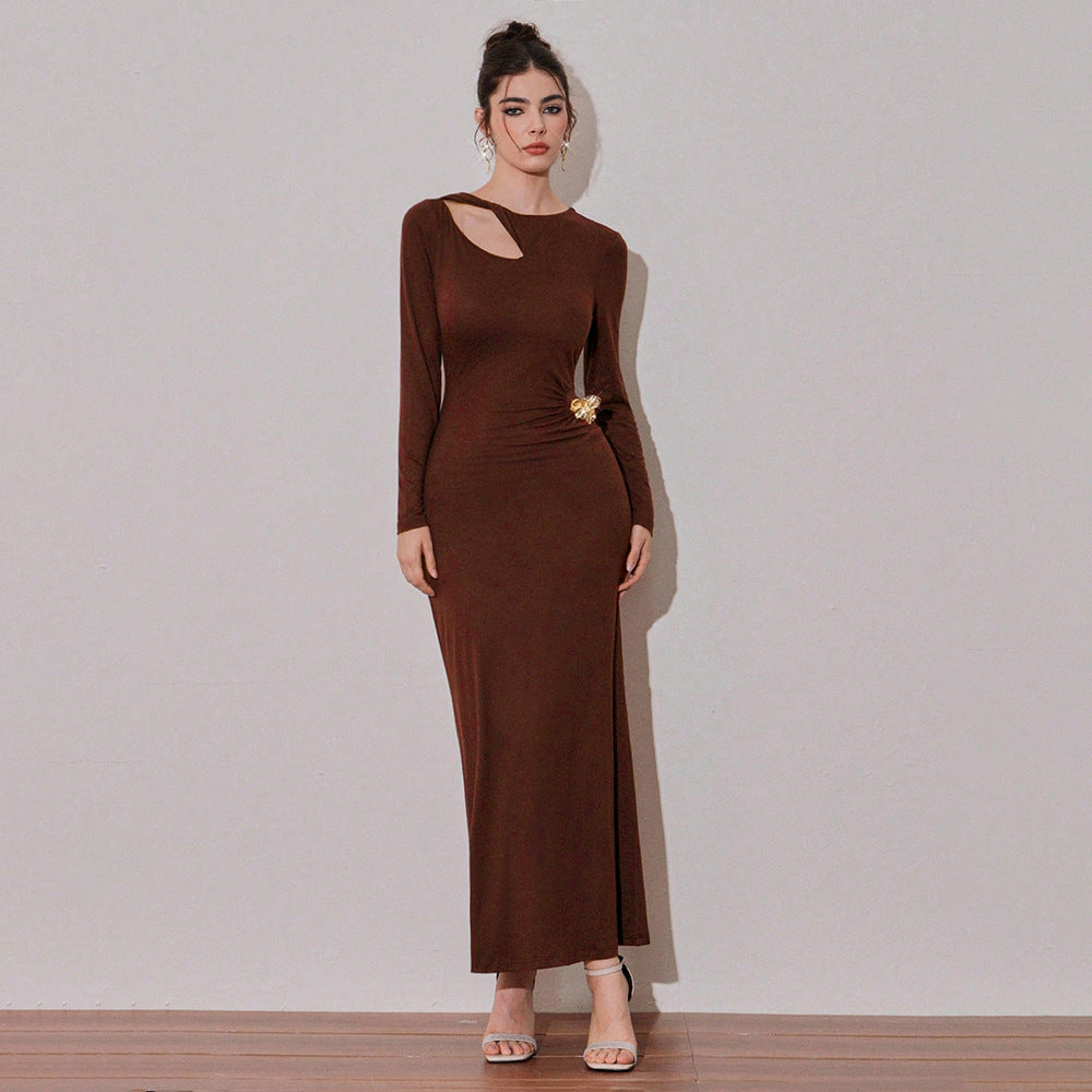Damerna maxi klänning med asymmetrisk halsringning och sexig drapering Mirla-Eva Jonsson