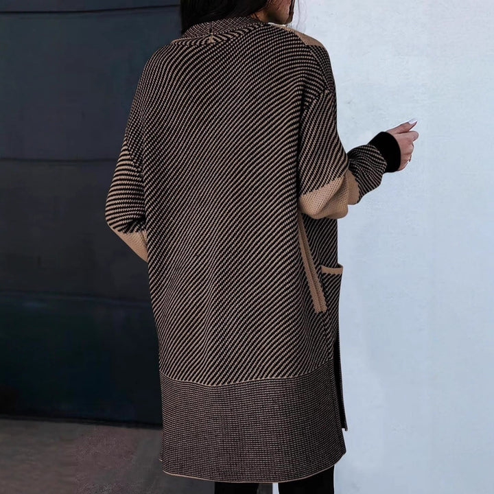 Damerna mode stickad cardigan med stiliga mönster Mirla-Eva Jonsson