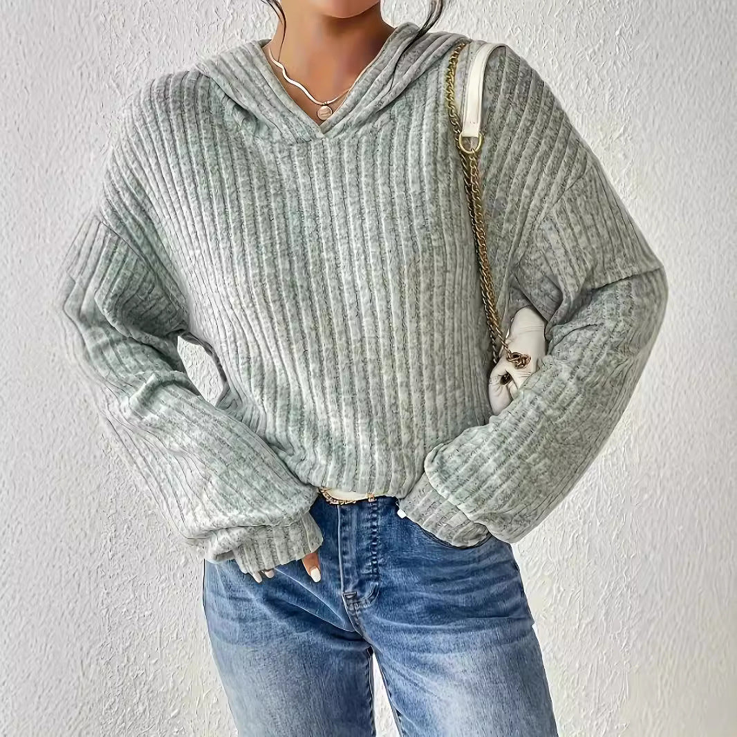 Damernas Avslappnad Hoodie med Stilfull Ribbstruktur och Överskjutna Ärmar Mirla-Eva Jonsson