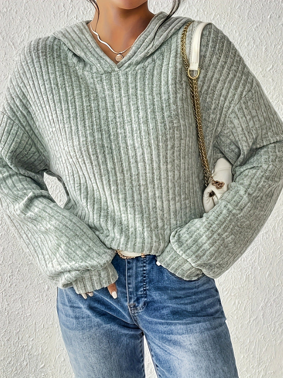 Damernas Avslappnad Hoodie med Stilfull Ribbstruktur och Överskjutna Ärmar Mirla-Eva Jonsson