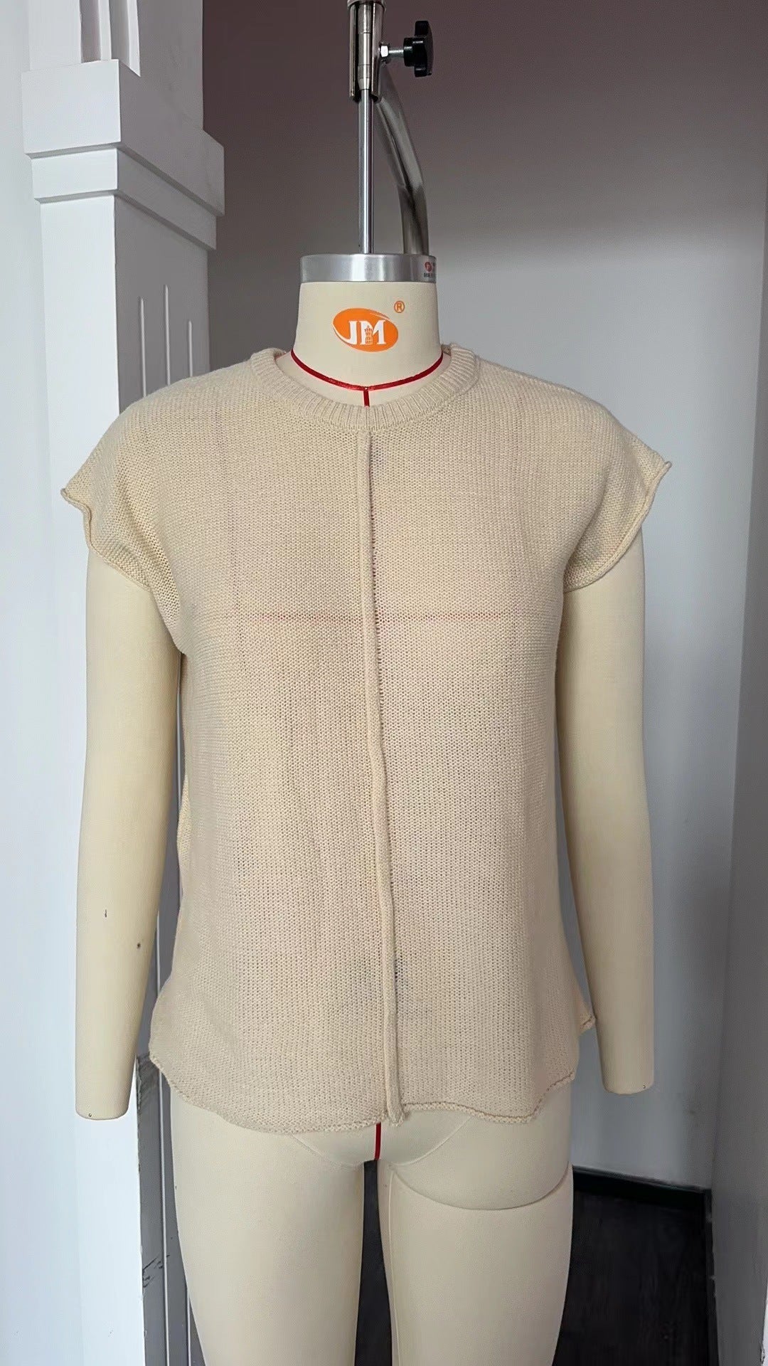 Damernas Avslappnad Stickad Topp med Korta Ärmar och Strukturerad Design Mirla-Eva Jonsson