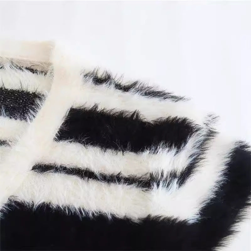 Damernas Bekväm Stickad Kardigan med Modern Randig Design och Mjukt Material Mirla-Eva Jonsson