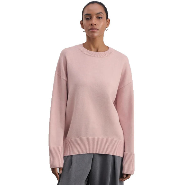 Damernas Bekväm och elegant stickad tröja med överlappande axlar och ribbad mudd Mirla-Eva Jonsson