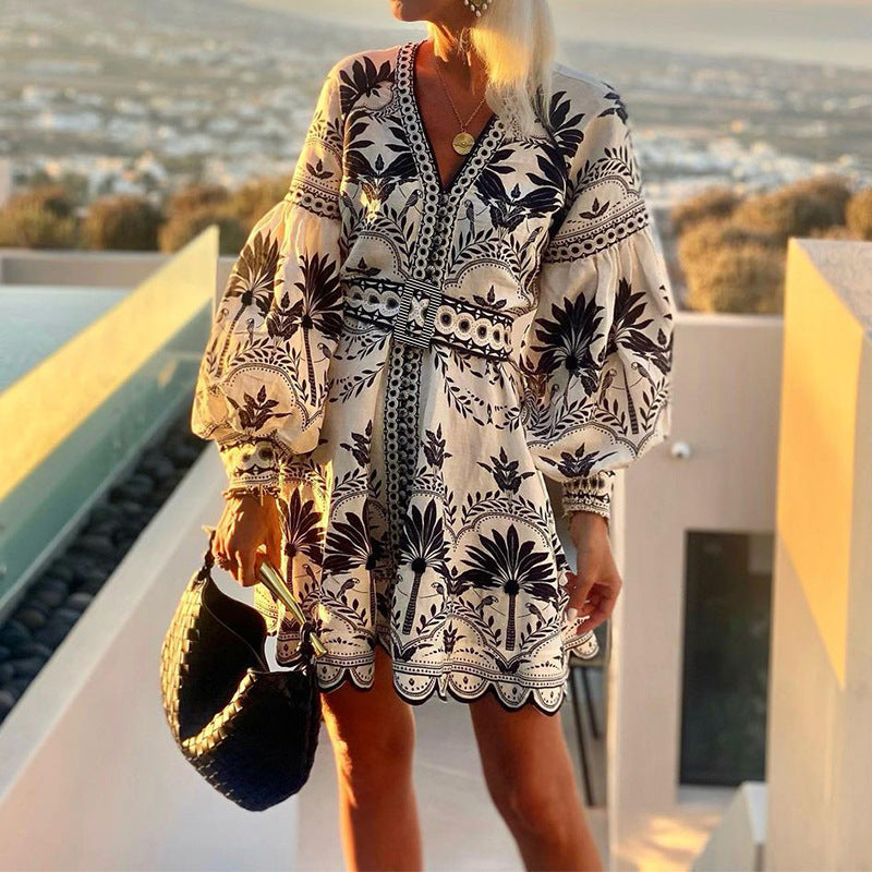 Damernas Boho-inspirerade strandklänning med ballongärmar och blommönster Mirla-Eva Jonsson