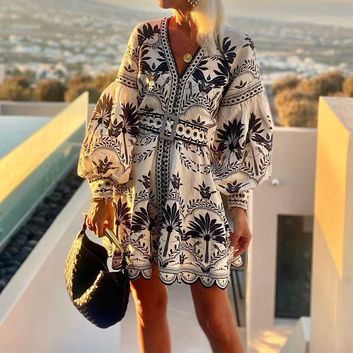 Damernas Boho-inspirerade strandklänning med ballongärmar och blommönster Mirla-Eva Jonsson