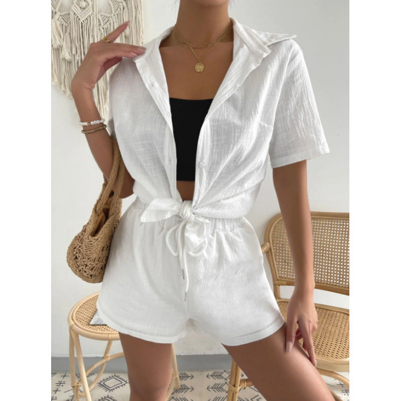 Damernas Chic Loungewear-kombination bestående av lätt, andningsbar skjorta och shorts Mirla-Eva Jonsson