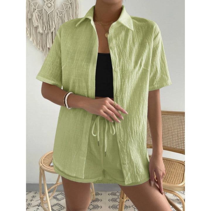 Damernas Chic Loungewear-kombination bestående av lätt, andningsbar skjorta och shorts Mirla-Eva Jonsson