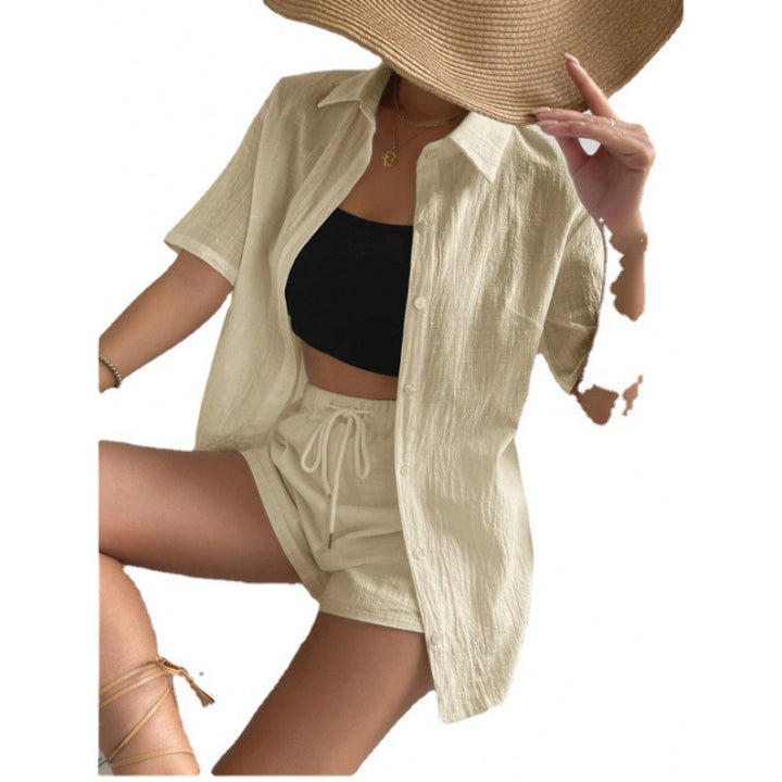Damernas Chic Loungewear-kombination bestående av lätt, andningsbar skjorta och shorts Mirla-Eva Jonsson