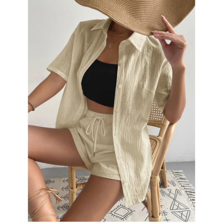 Damernas Chic Loungewear-kombination bestående av lätt, andningsbar skjorta och shorts Mirla-Eva Jonsson