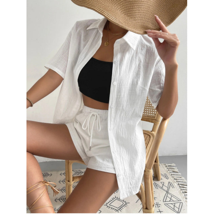 Damernas Chic Loungewear-kombination bestående av lätt, andningsbar skjorta och shorts Mirla-Eva Jonsson