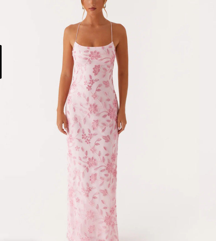 Damernas Couture Maxi Klänning med Blommig Smockdesign och Fängslande Bak.-Eva Jonsson