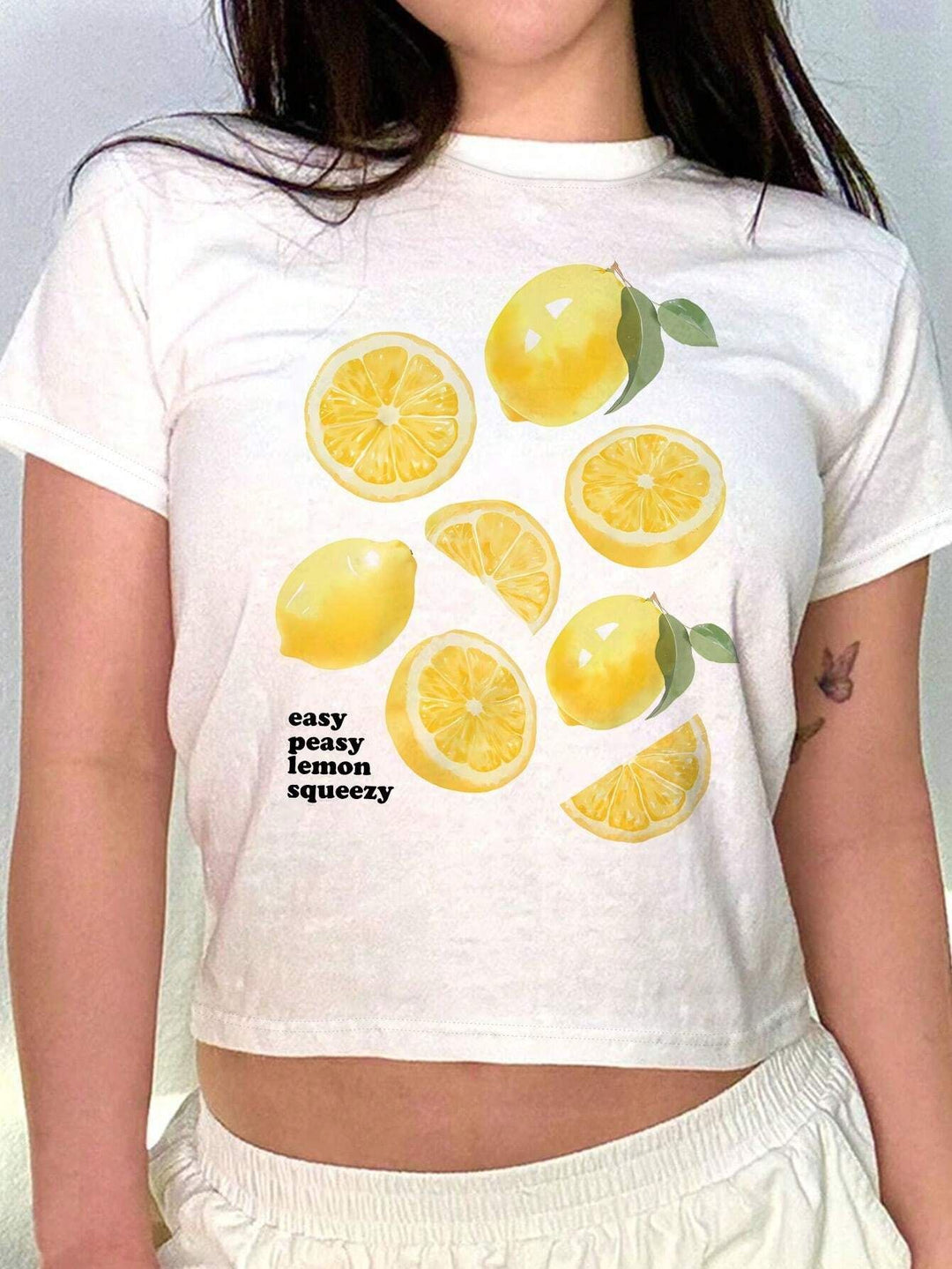 Damernas Crop-T-shirt med kreativ Cocktail-design Mirla-Eva Jonsson