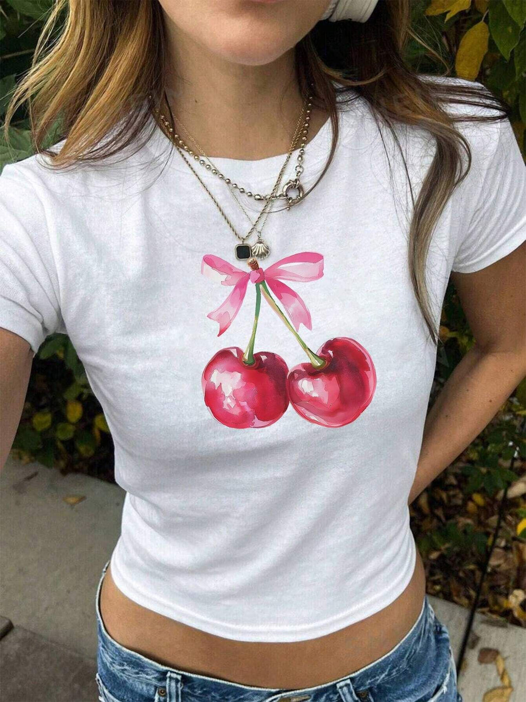 Damernas Crop-T-shirt med kreativ Cocktail-design Mirla-Eva Jonsson