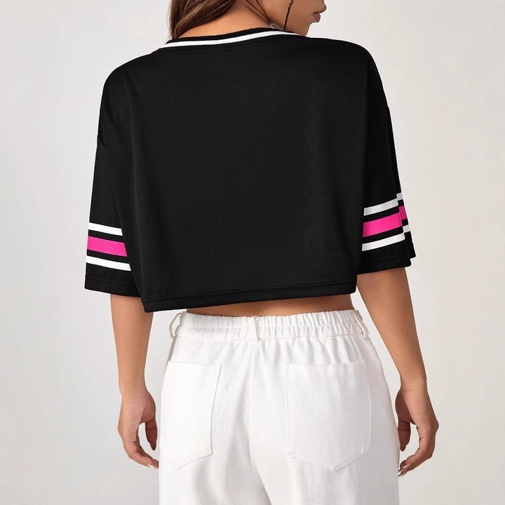 Damernas Crop-Top med sportig V-ringning och grafisk tryck Mirla-Eva Jonsson