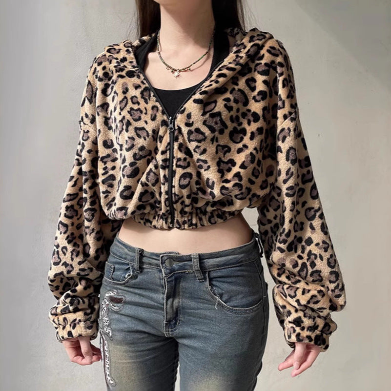 Damernas Cropped Hoodie med Leo-mönster Mirla-Eva Jonsson