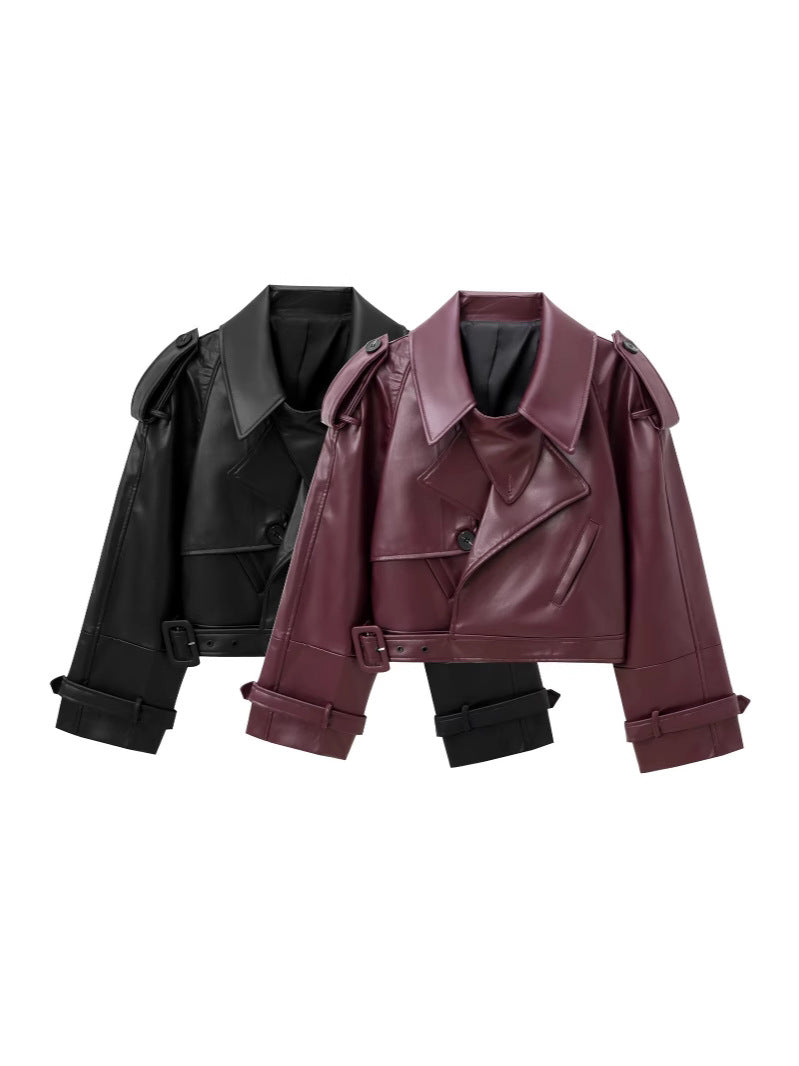 Damernas Cropped Läder Motorcykeljacka med Asymmetrisk Revers Mirla-Eva Jonsson