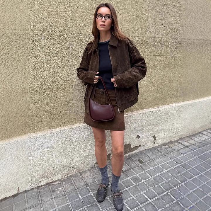 Damernas Cropped Mockajacka med avslappnad passform och praktiska fickor Mirla-Eva Jonsson