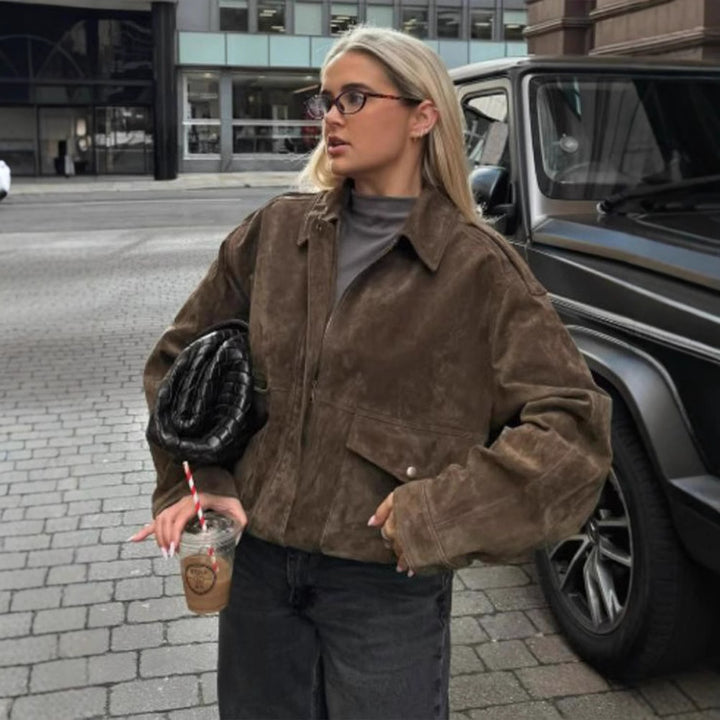 Damernas Cropped Mockajacka med avslappnad passform och praktiska fickor Mirla-Eva Jonsson
