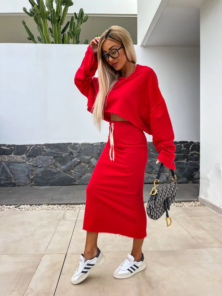 Damernas Cropped Sweatshirt och Midi Kjol Set Mirla-Eva Jonsson