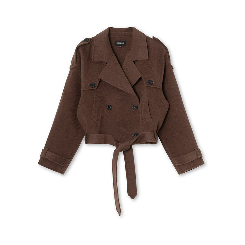 Damernas Cropped trenchcoat med justerbart bälte och dubbelknappat design Mirla-Eva Jonsson