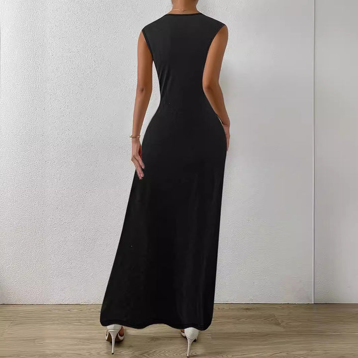 Damernas Elegant Aftonklänning med Stilig Fåll och Figur Nära Snitt Mirlat-Eva Jonsson