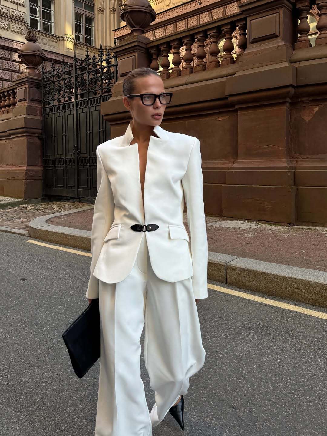 Damernas Elegant Blazer med modern passform och unika detaljer Mirla-Eva Jonsson