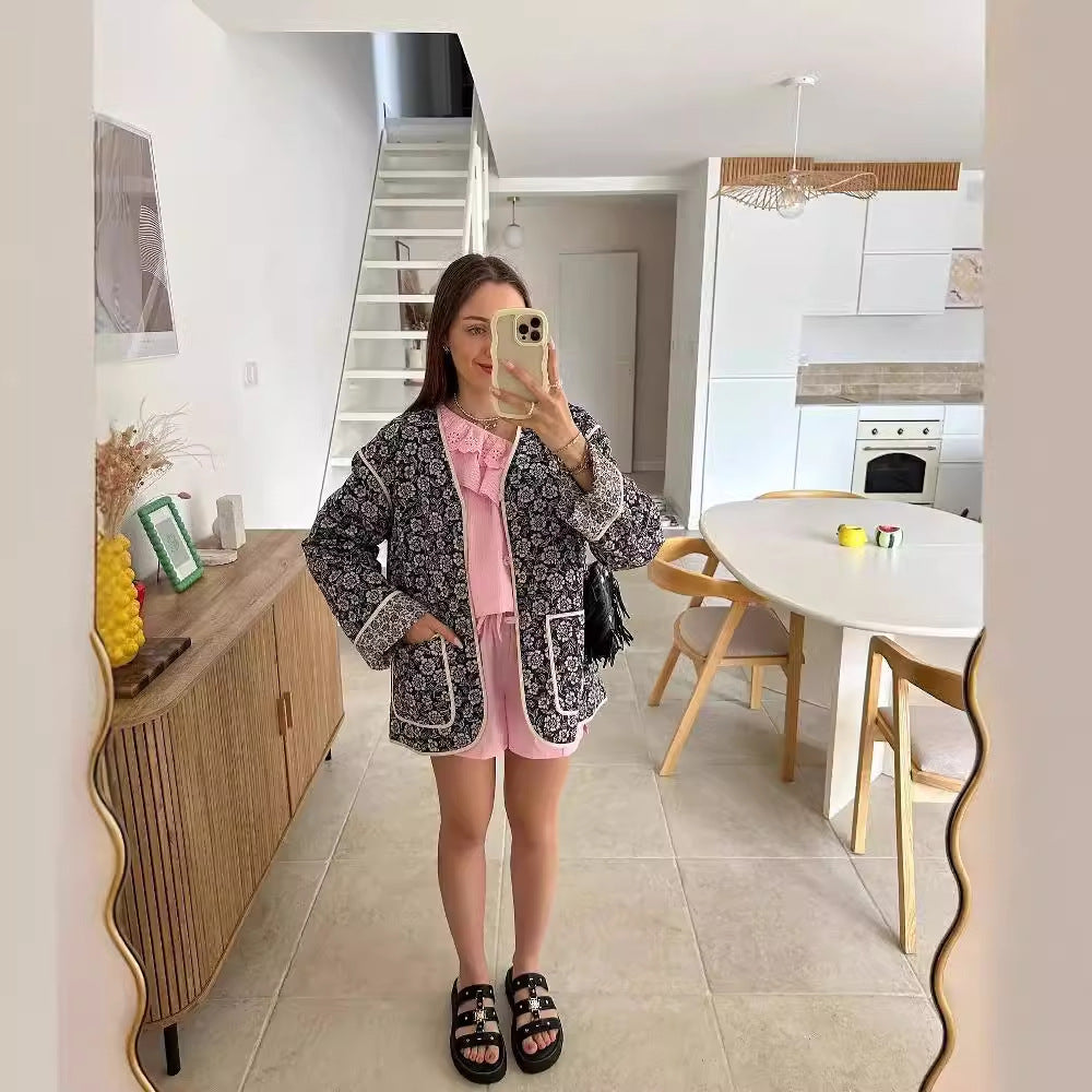 Damernas Elegant Blommig Jacka i Oversized-Snitt med Strukturerade Detaljer Mirla-Eva Jonsson