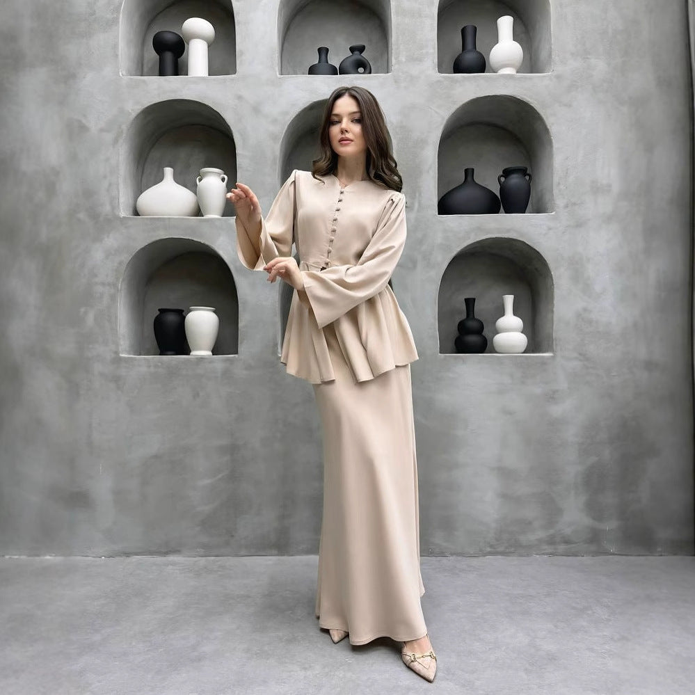 Damernas Elegant Klänning med Volangdetaljer och Knapplista Eva Jonsson-Eva Jonsson