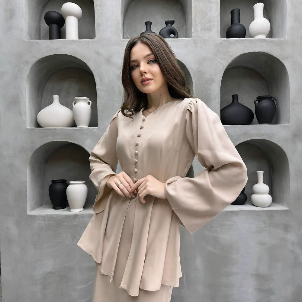 Damernas Elegant Klänning med Volangdetaljer och Knapplista Mirla-Eva Jonsson
