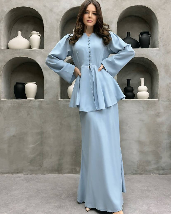 Damernas Elegant Klänning med Volangdetaljer och Knapplista Mirla-Eva Jonsson