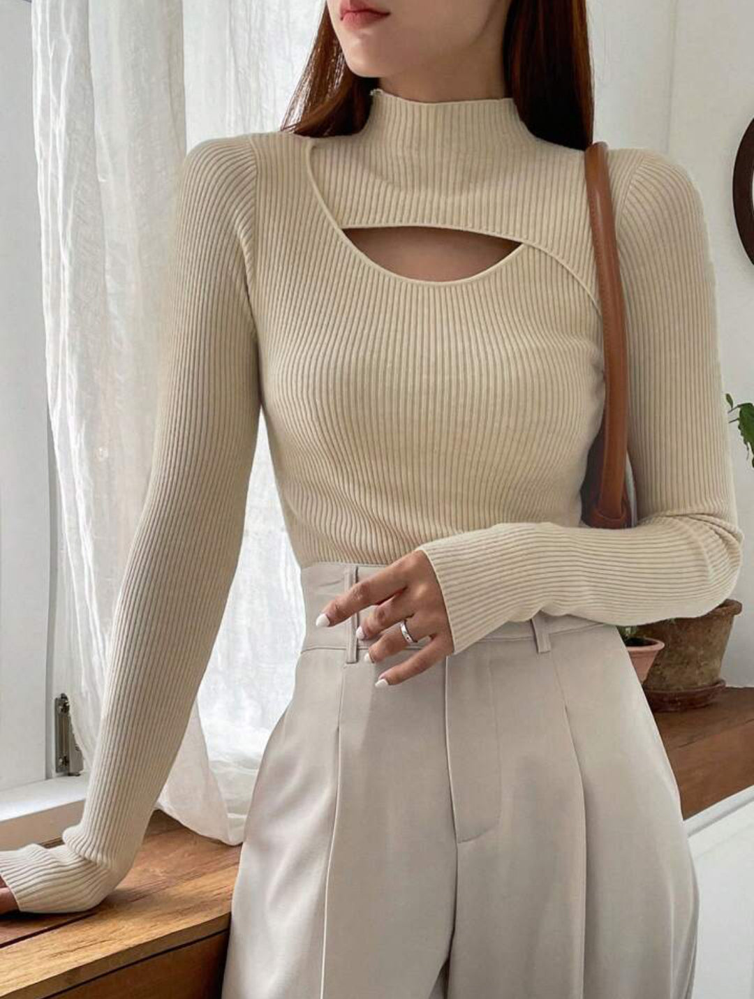 Damernas Elegant Långärmad Topp med Snygg U-ringning Mirla-Eva Jonsson
