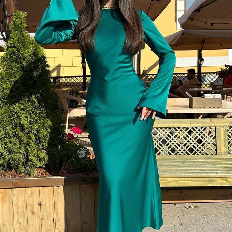 Damernas Elegant Maxi Klänning med smickrande snitt och utsvängda ärmar Mirla-Eva Jonsson