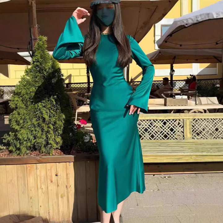 Damernas Elegant Maxi Klänning med smickrande snitt och utsvängda ärmar Mirla-Eva Jonsson