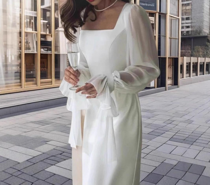 Damernas Elegant Maxiklänning med Transparenta Puffärmar och Vid Skärning Mirla-Eva Jonsson