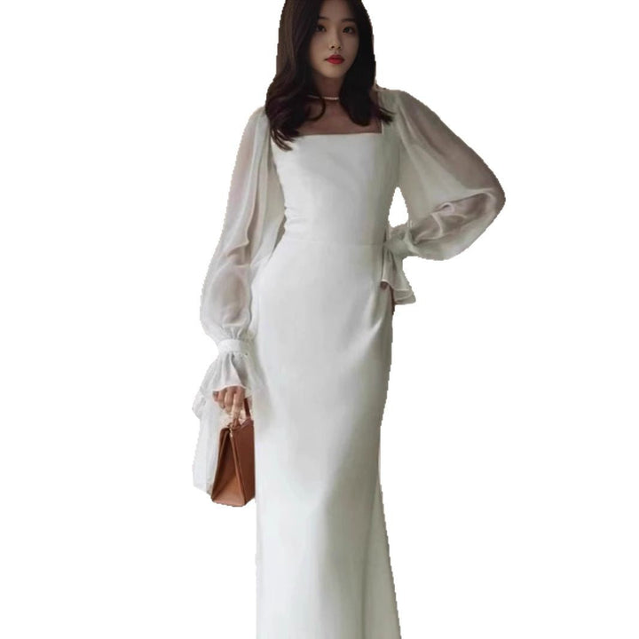 Damernas Elegant Maxiklänning med Transparenta Puffärmar och Vid Skärning Mirla-Eva Jonsson