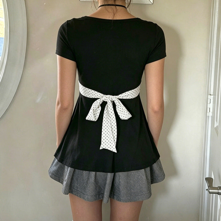 Damernas Elegant Miniklänning med Hjärt-Urringning och Lekfull Ryschdesign Mirla-Eva Jonsson