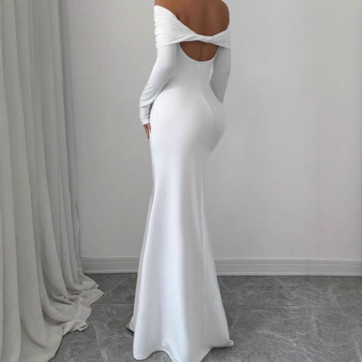 Damernas Elegant Off-Shoulder Maxiklänning med långa ärmar och draperad överdel Mirla-Eva Jonsson