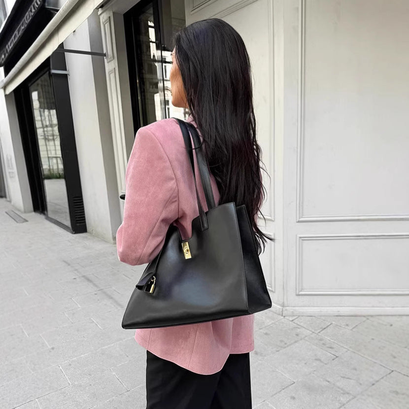 Damernas Elegant Oversized Blazer i fint Mockaimitation Mirla-Eva Jonsson