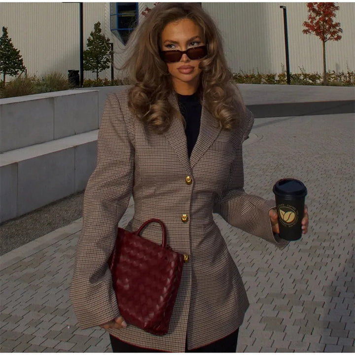 Damernas Elegant Rutigt Blazer med Matchande Kjol Mirla-Eva Jonsson
